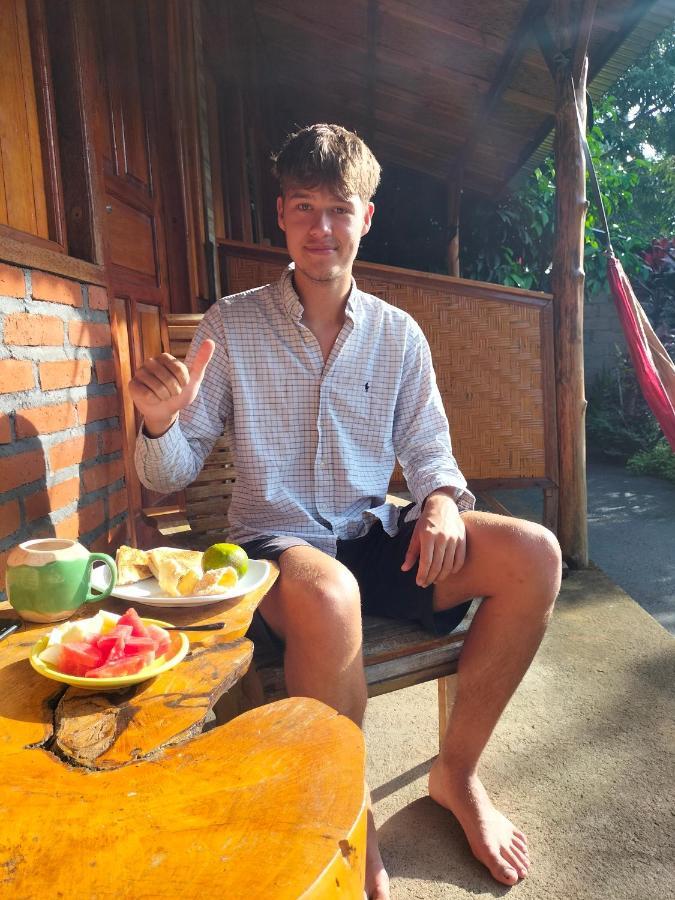Friendly Homestay Lemukih Singaraja Eksteriør billede
